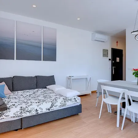 In Croatia Near Adriatic Coast Apartment *