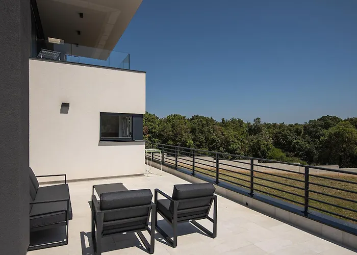 In Croatia Near Adriatic Coast * Пула