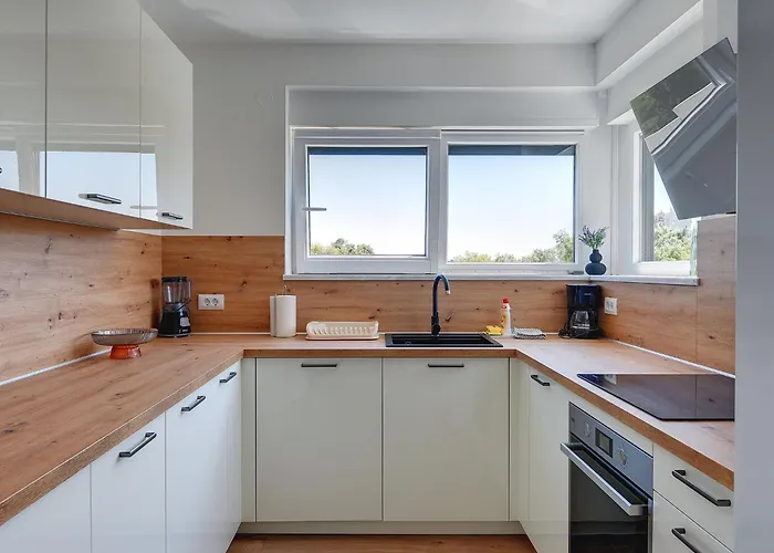 In Croatia Near Adriatic Coast * Пула